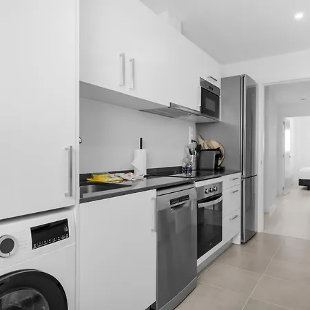 Vivi Homes - Santangelo Pool, Terrace & Sea View Apartment