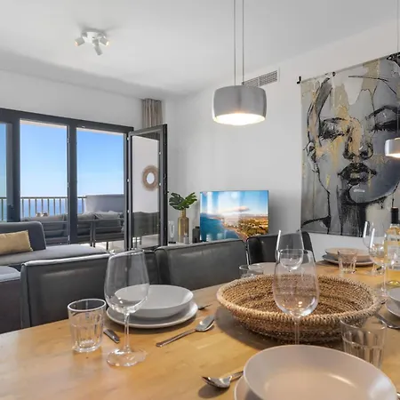 Vivi Homes - Santangelo Pool, Terrace & Sea View Apartment *